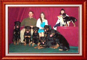 D. Richardson ir jos šeima, nuotr. iš www.frontierrots.com